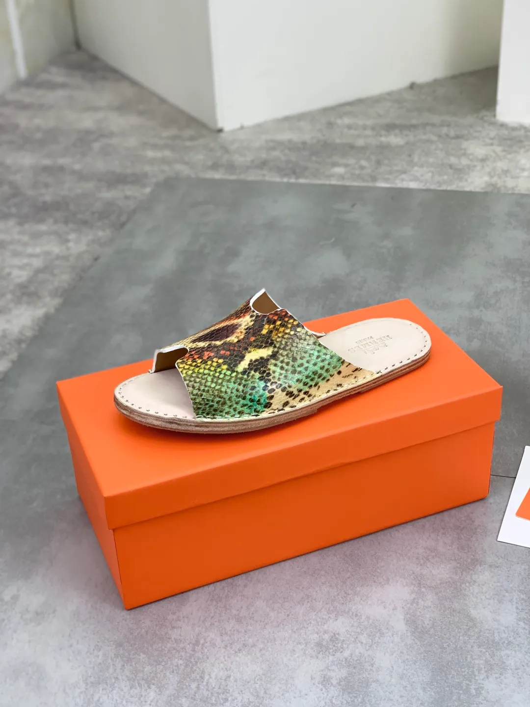 Men's men's shoes 💰P360 new model (genuine leather outsole series) new colors are coming simultaneously on the official website [HERMES] Hermès series: original development, original anatomy display, exclusive outsole [Material] Sole: original genuine leather sole with cow essence film 🌸. Fabric Original calfskin Lining: Imported cowhide, delicate and soft Code number: 38-44